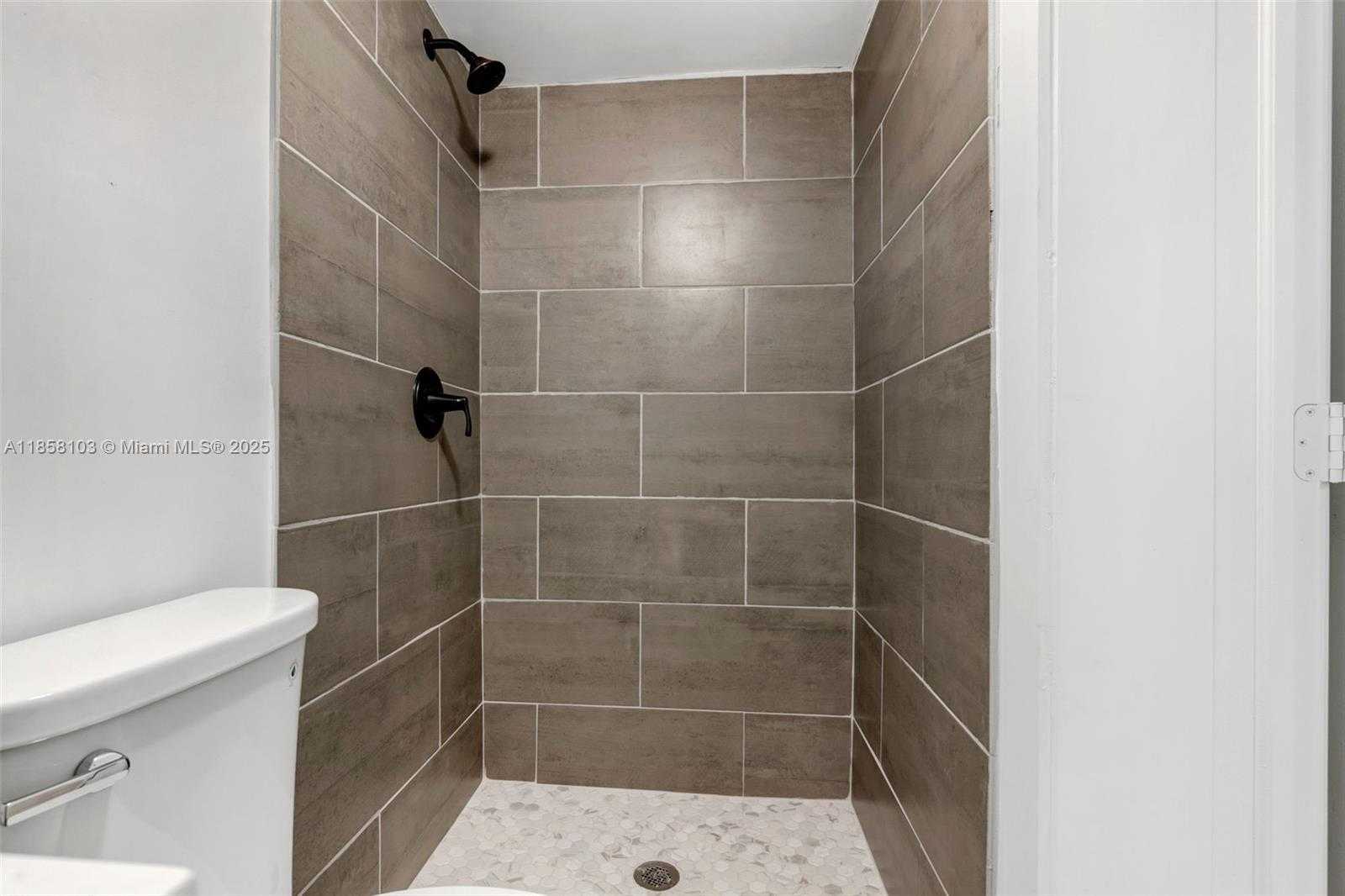 Small Image of 130 169 TER, North Miami Beach Number 36