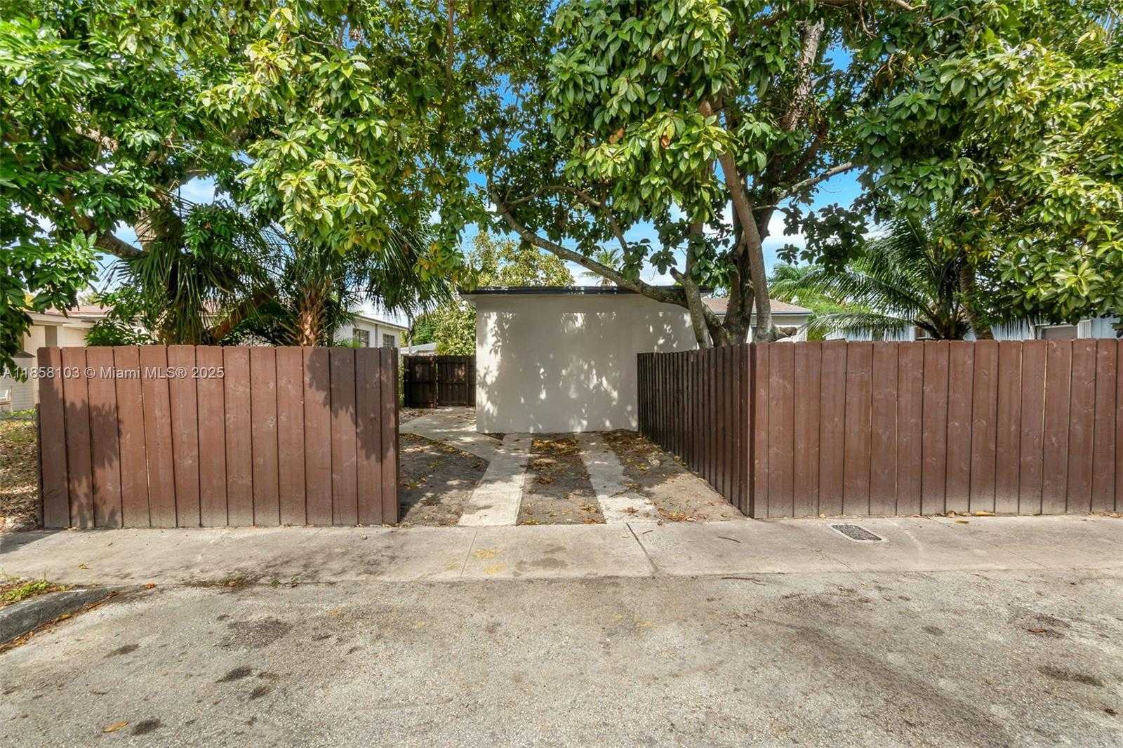 Small Image of 130 169 TER, North Miami Beach Number 42