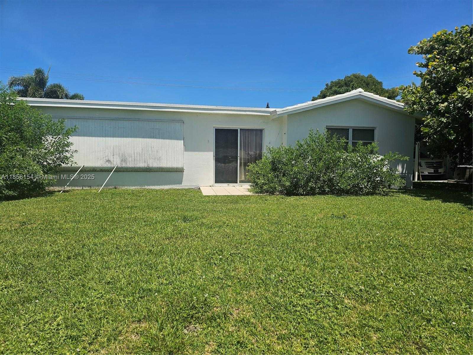 Small Image of 2801 NORTH EAST 1ST AVE, Pompano Beach Number 2