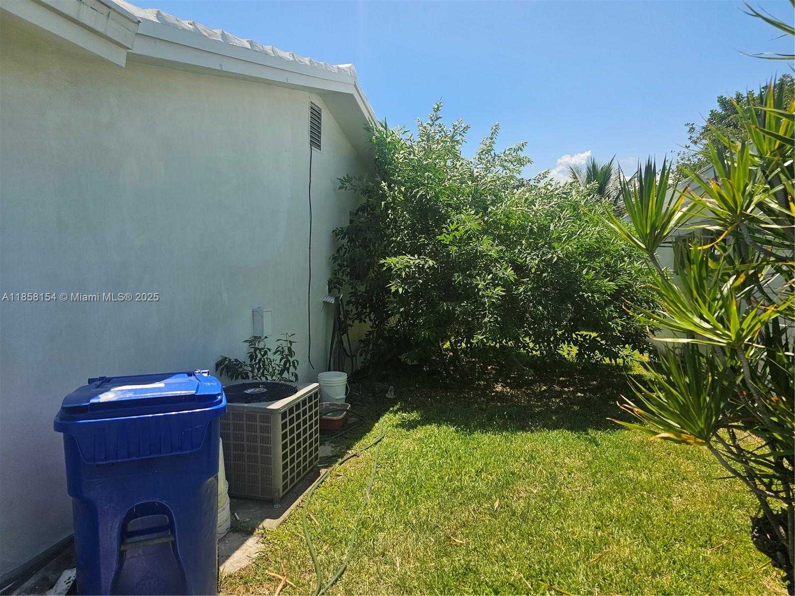 Small Image of 2801 NORTH EAST 1ST AVE, Pompano Beach Number 3