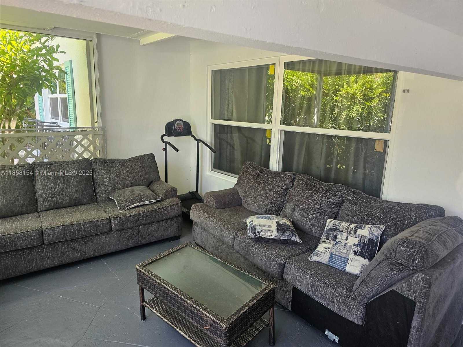 Small Image of 2801 NORTH EAST 1ST AVE, Pompano Beach Number 7
