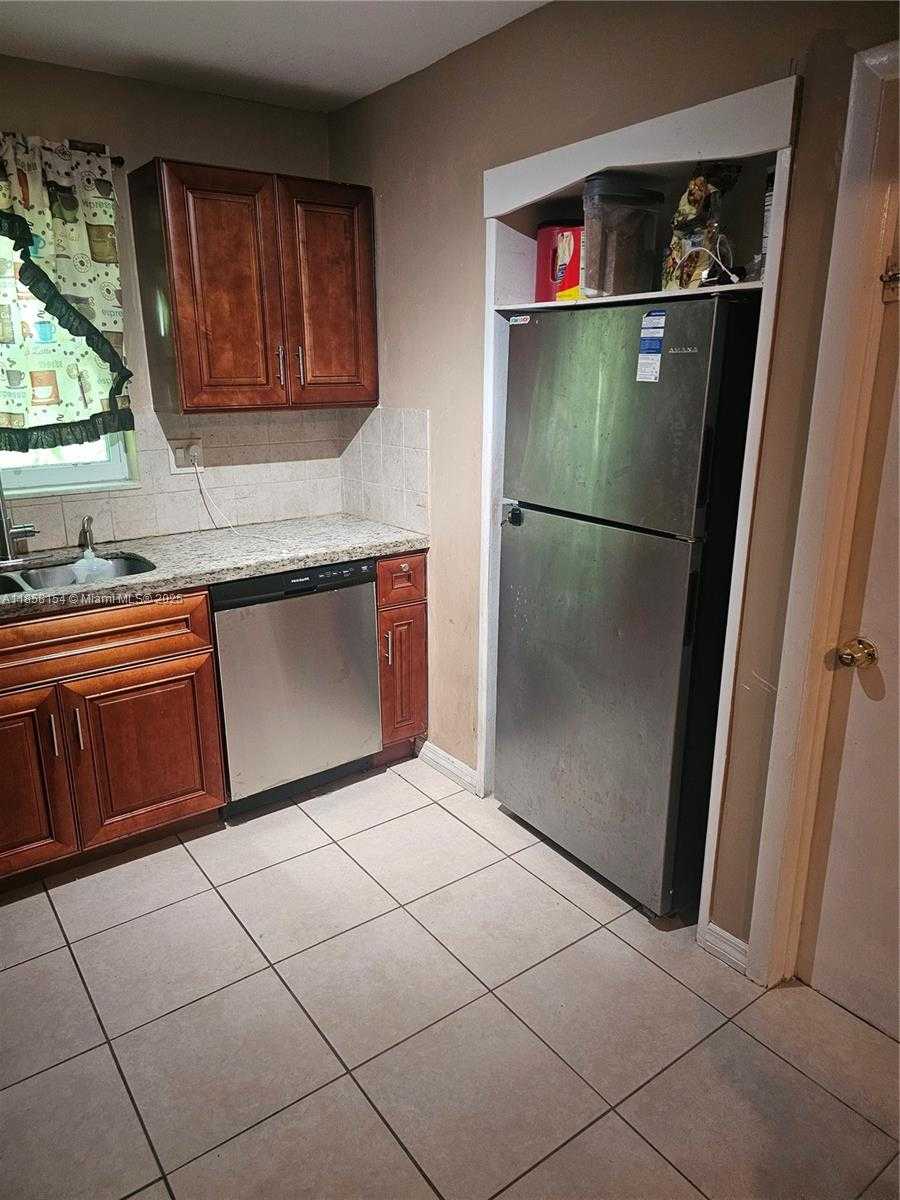 Small Image of 2801 NORTH EAST 1ST AVE, Pompano Beach Number 9