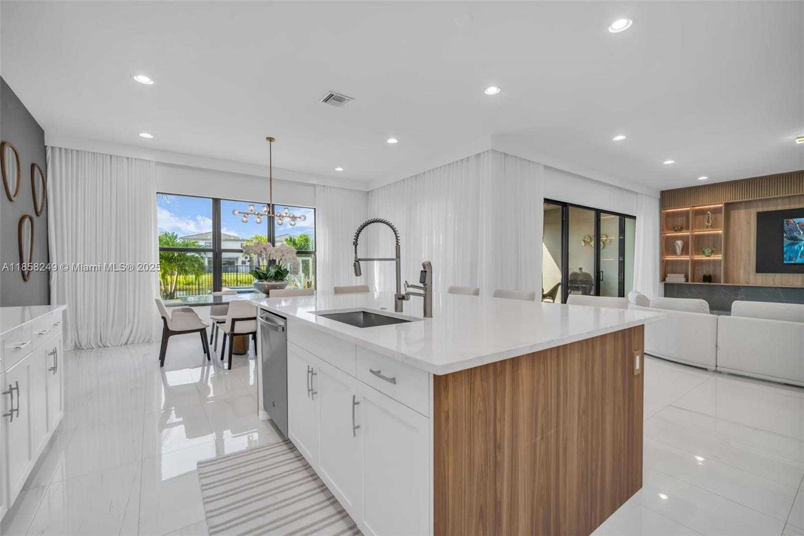 Small Image of 17521 SPARKLING RIVER RD, Boca Raton Number 15