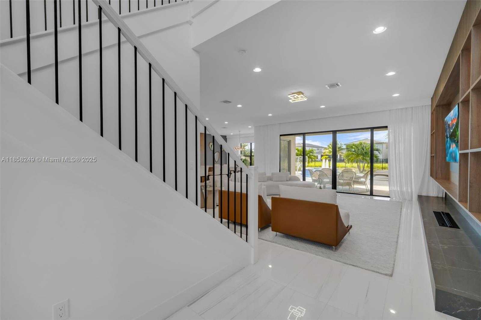 Small Image of 17521 SPARKLING RIVER RD, Boca Raton Number 3