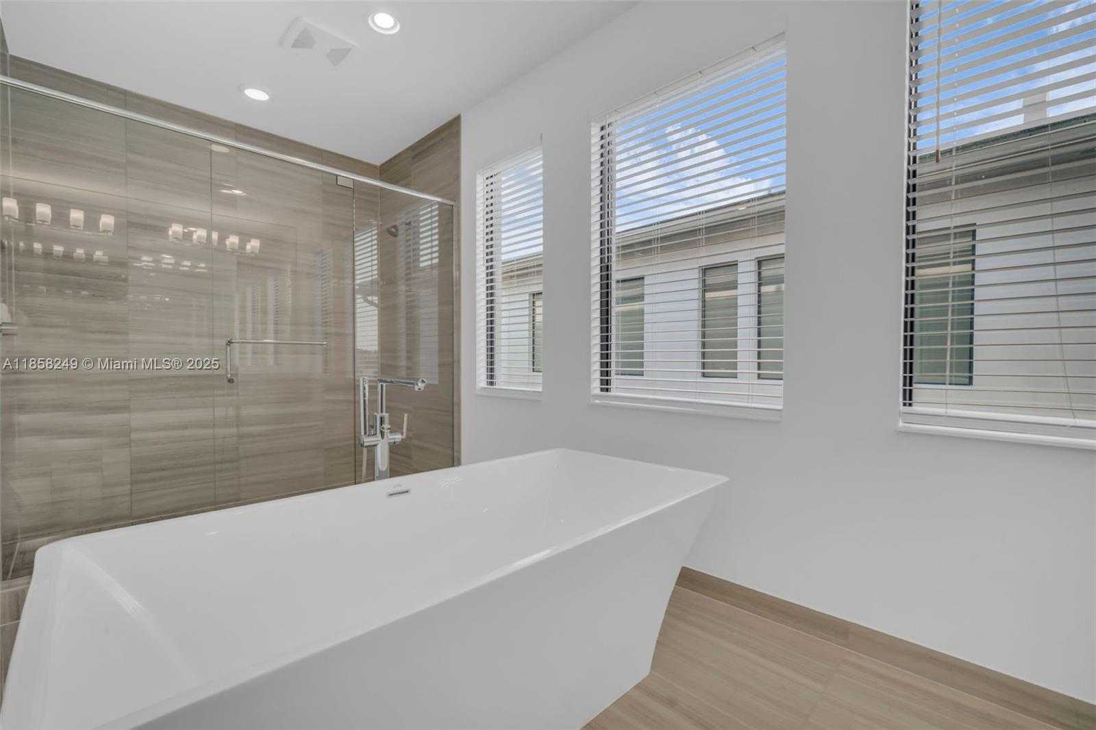 Small Image of 17521 SPARKLING RIVER RD, Boca Raton Number 33