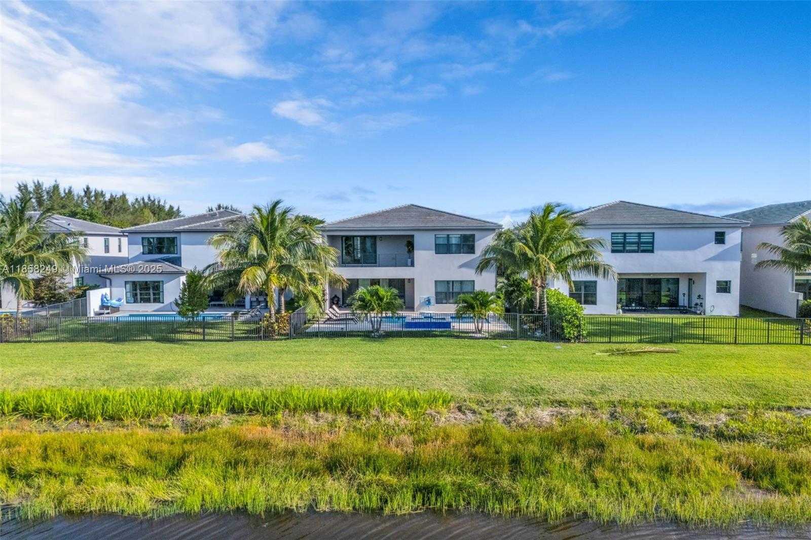 Small Image of 17521 SPARKLING RIVER RD, Boca Raton Number 54
