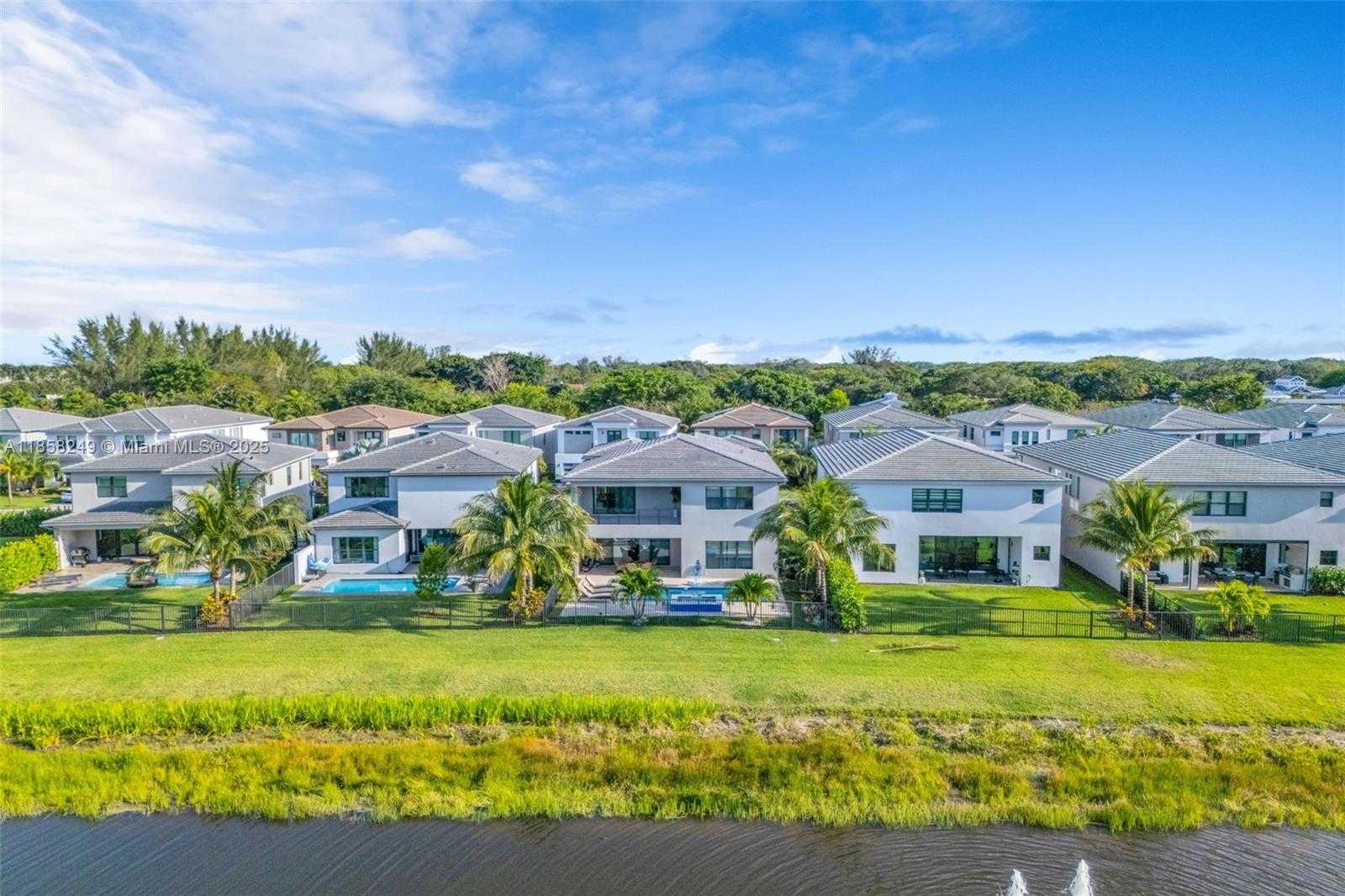 Small Image of 17521 SPARKLING RIVER RD, Boca Raton Number 55