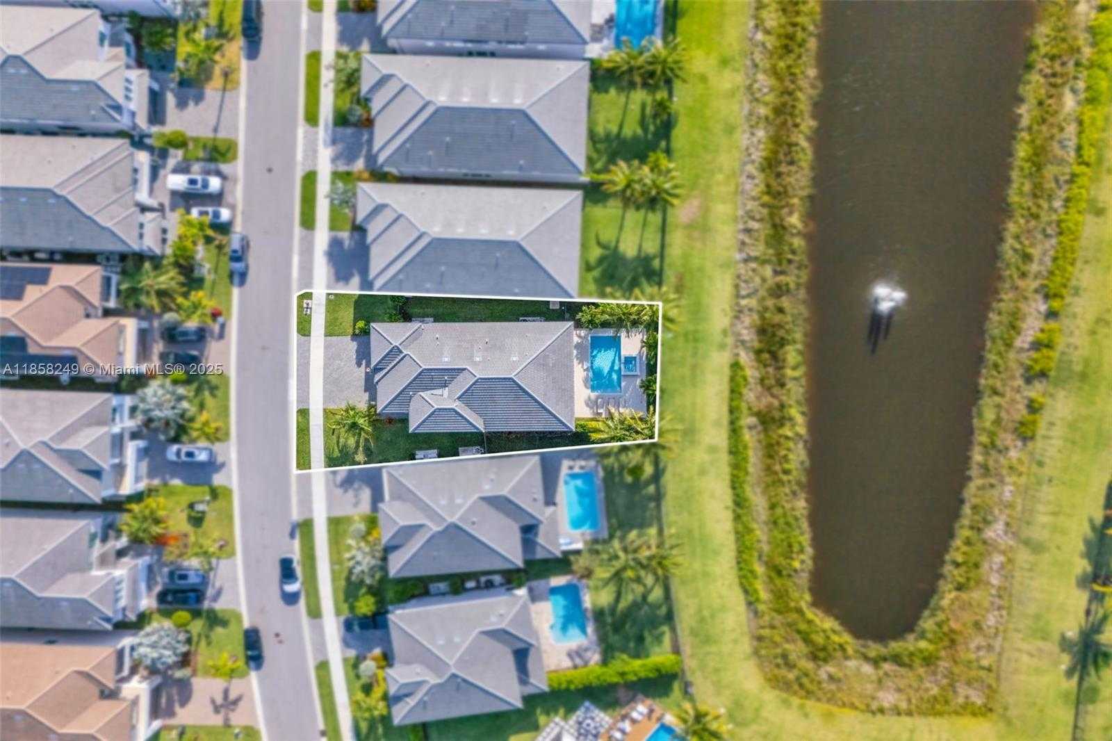 Small Image of 17521 SPARKLING RIVER RD, Boca Raton Number 56