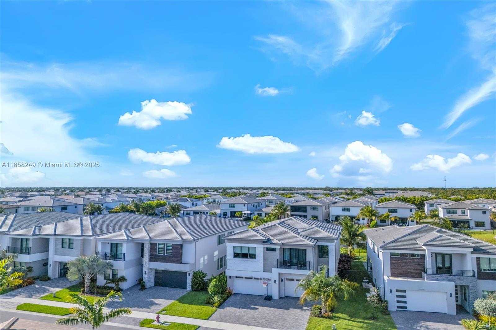 Small Image of 17521 SPARKLING RIVER RD, Boca Raton Number 57