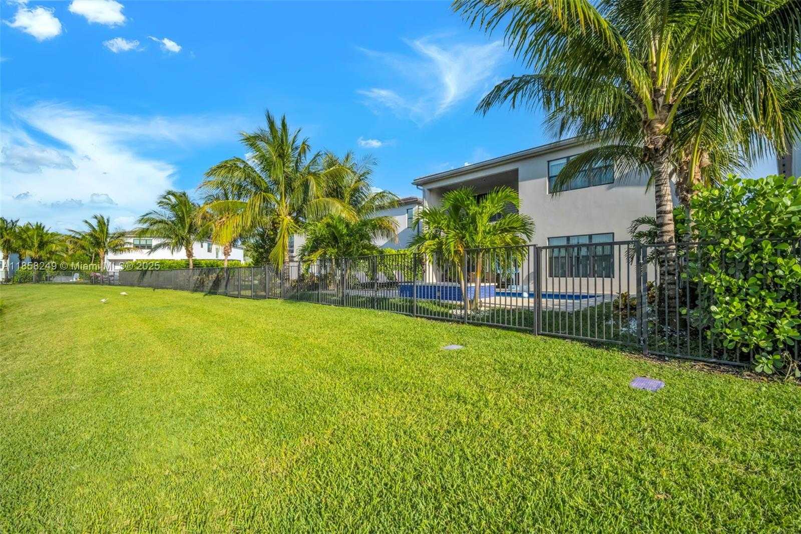 Small Image of 17521 SPARKLING RIVER RD, Boca Raton Number 61