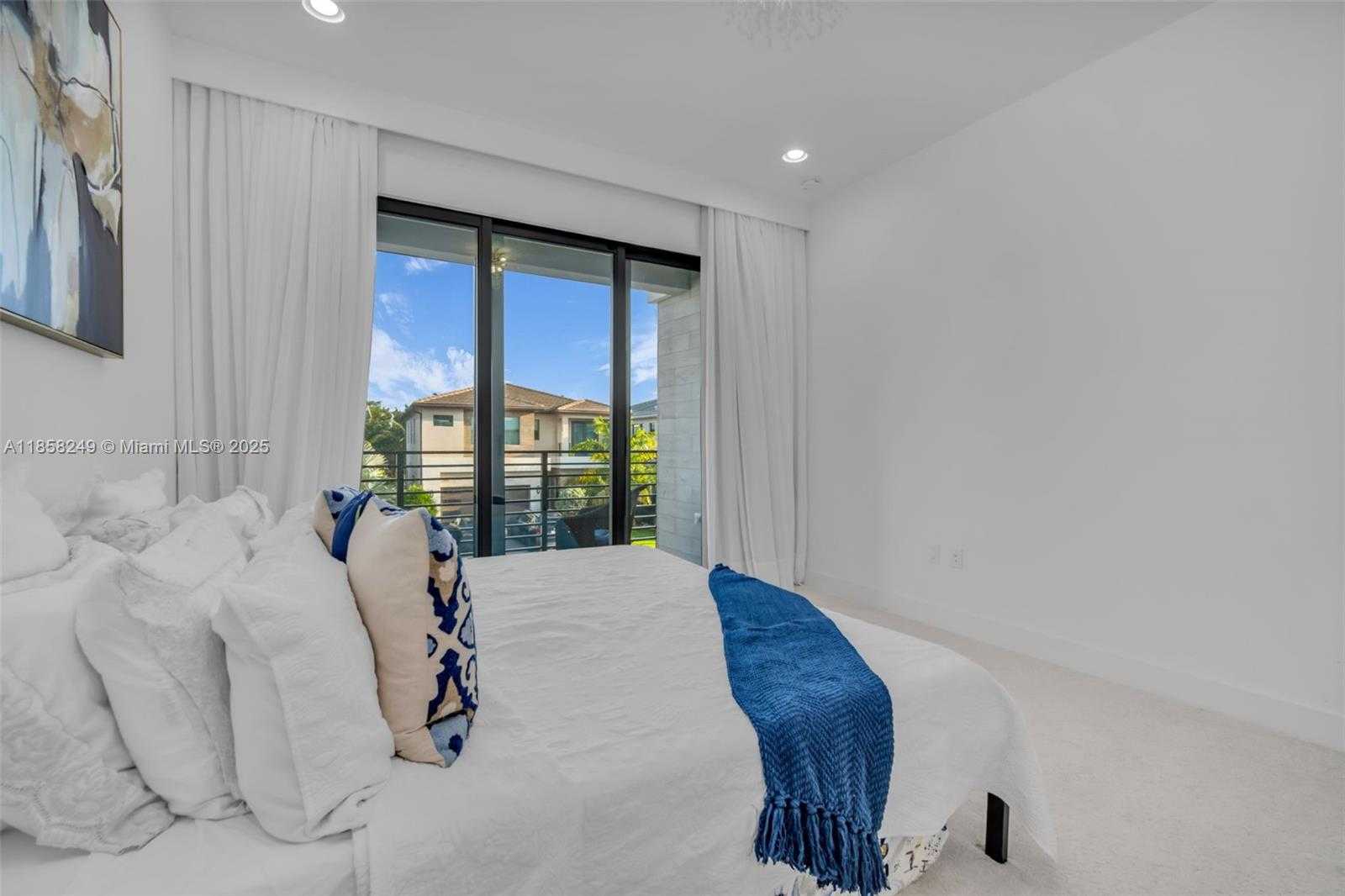 Small Image of 17521 SPARKLING RIVER RD, Boca Raton Number 64