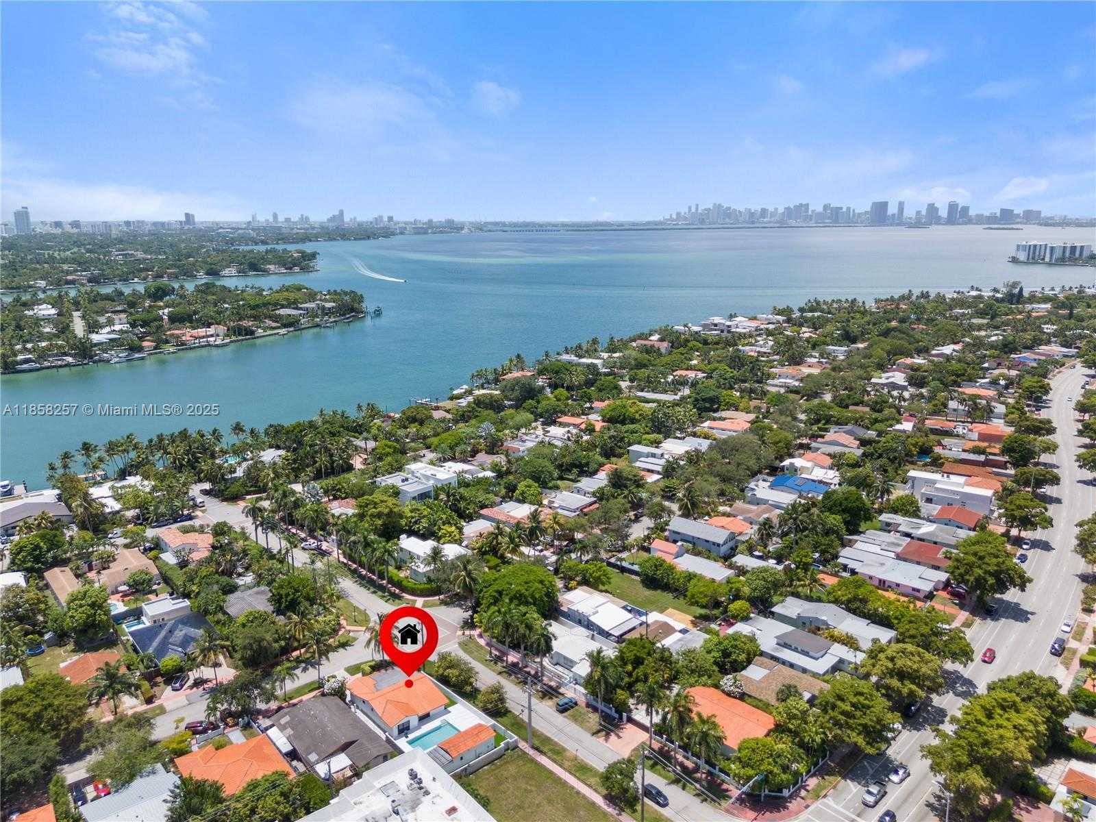 Small Image of 1221 BIARRITZ DR, Miami Beach Number 13