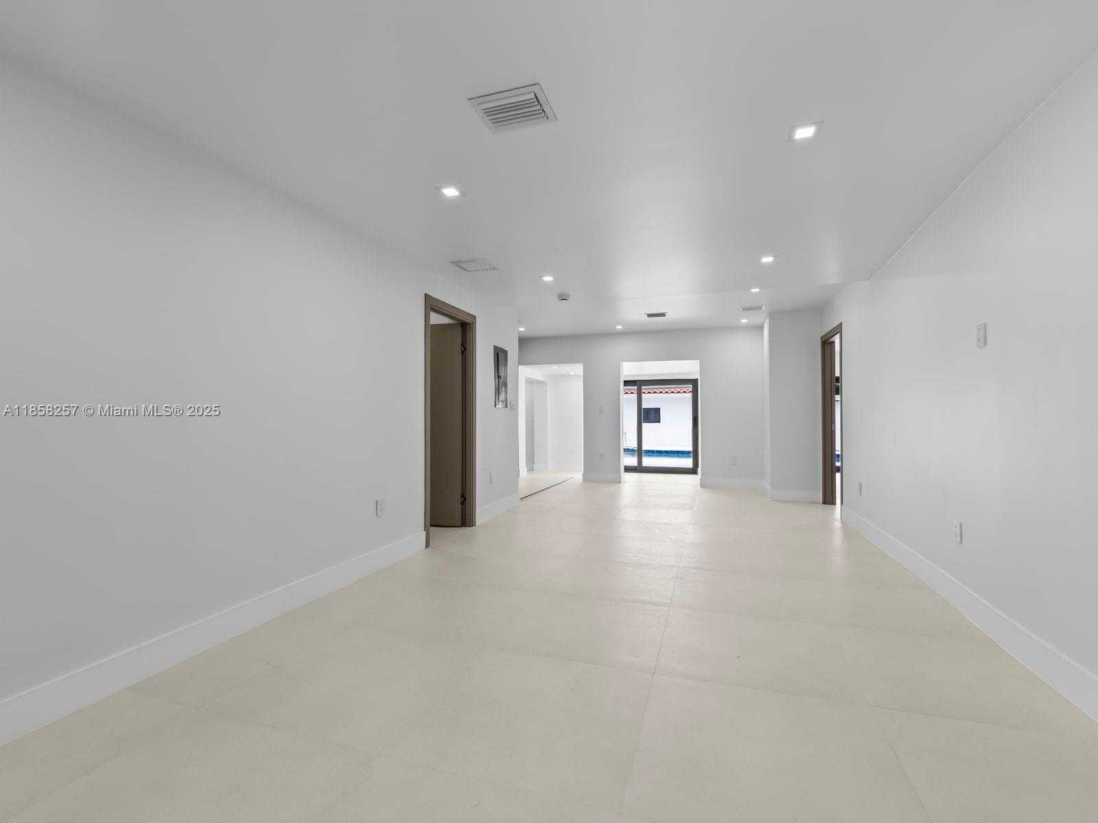 Small Image of 1221 BIARRITZ DR, Miami Beach Number 18
