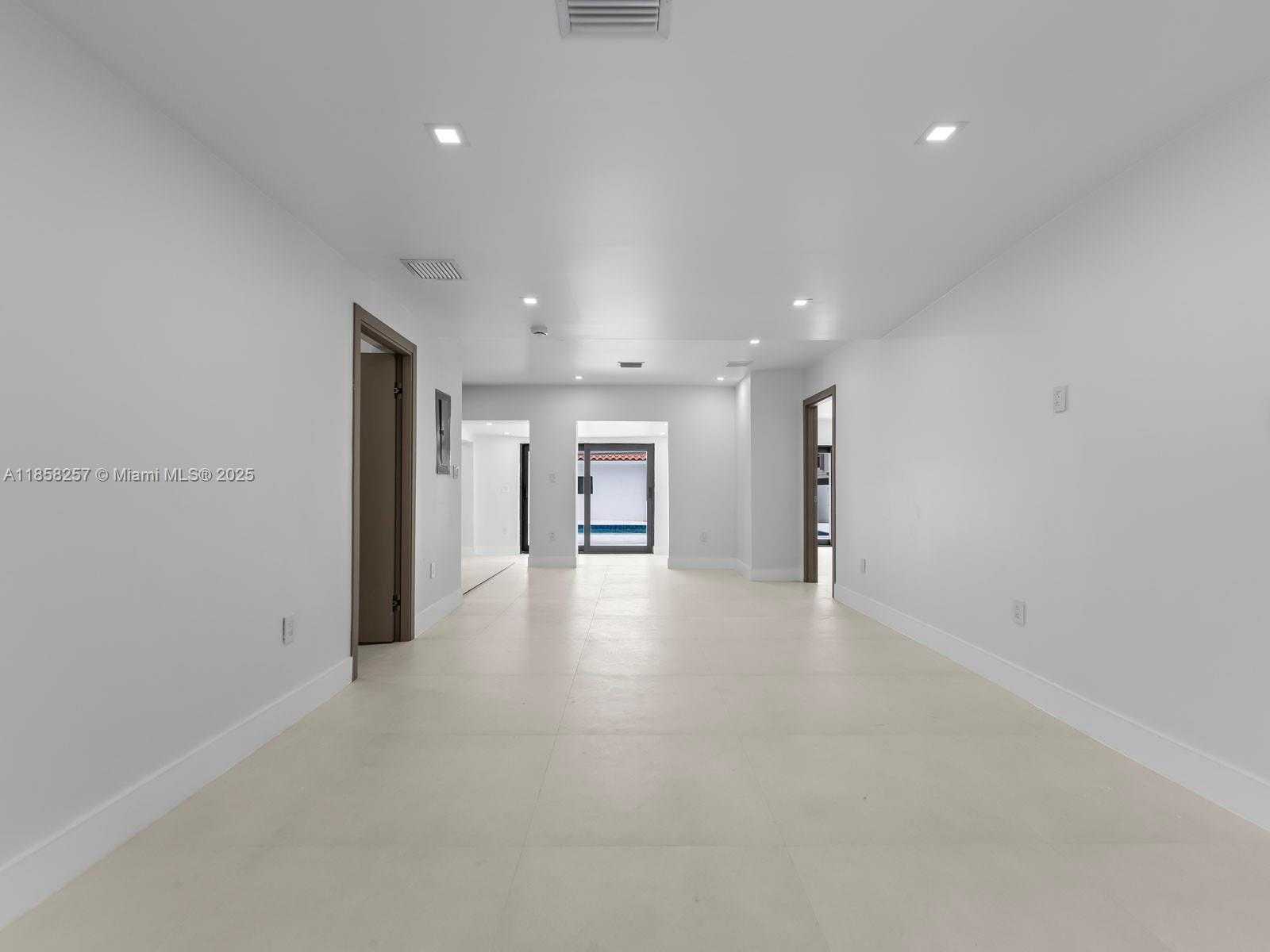 Small Image of 1221 BIARRITZ DR, Miami Beach Number 19