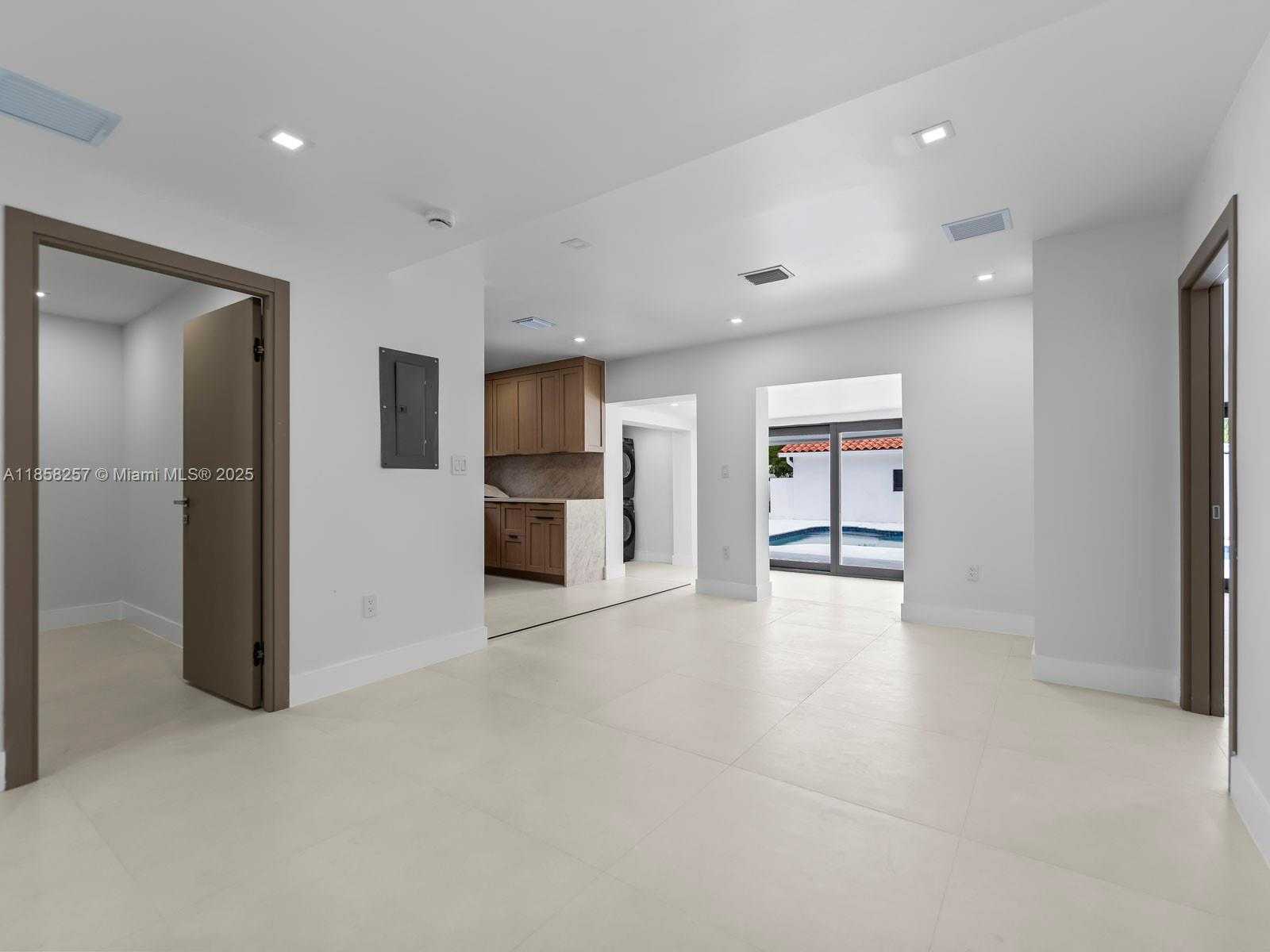 Small Image of 1221 BIARRITZ DR, Miami Beach Number 20