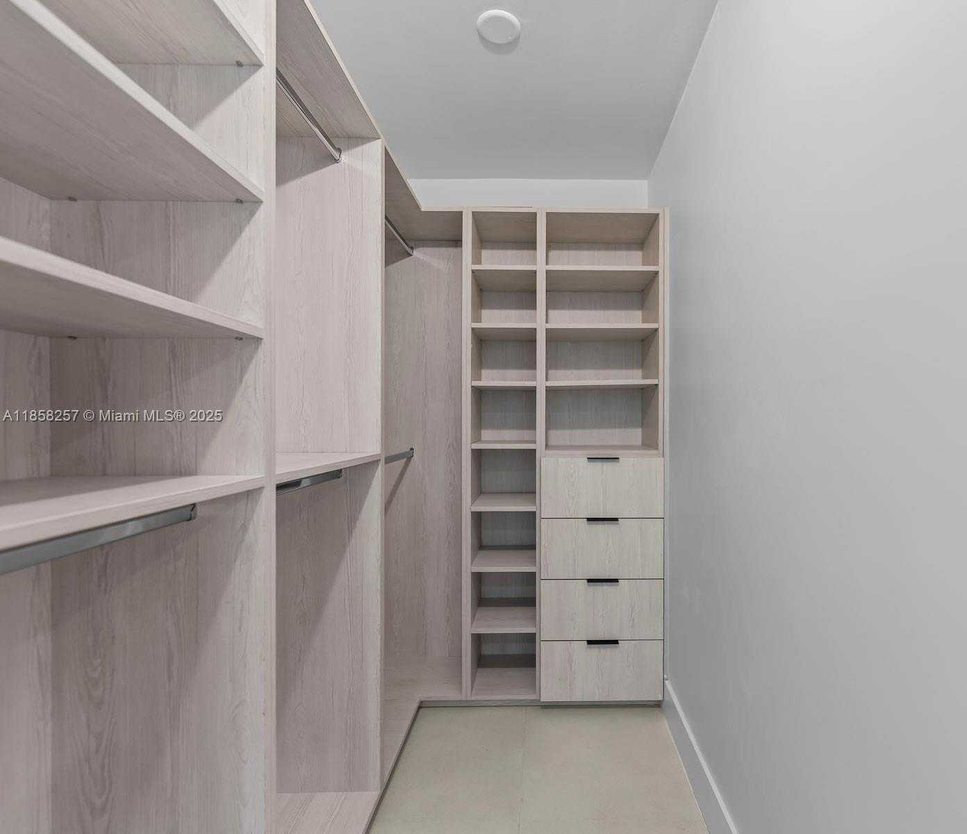 Small Image of 1221 BIARRITZ DR, Miami Beach Number 27
