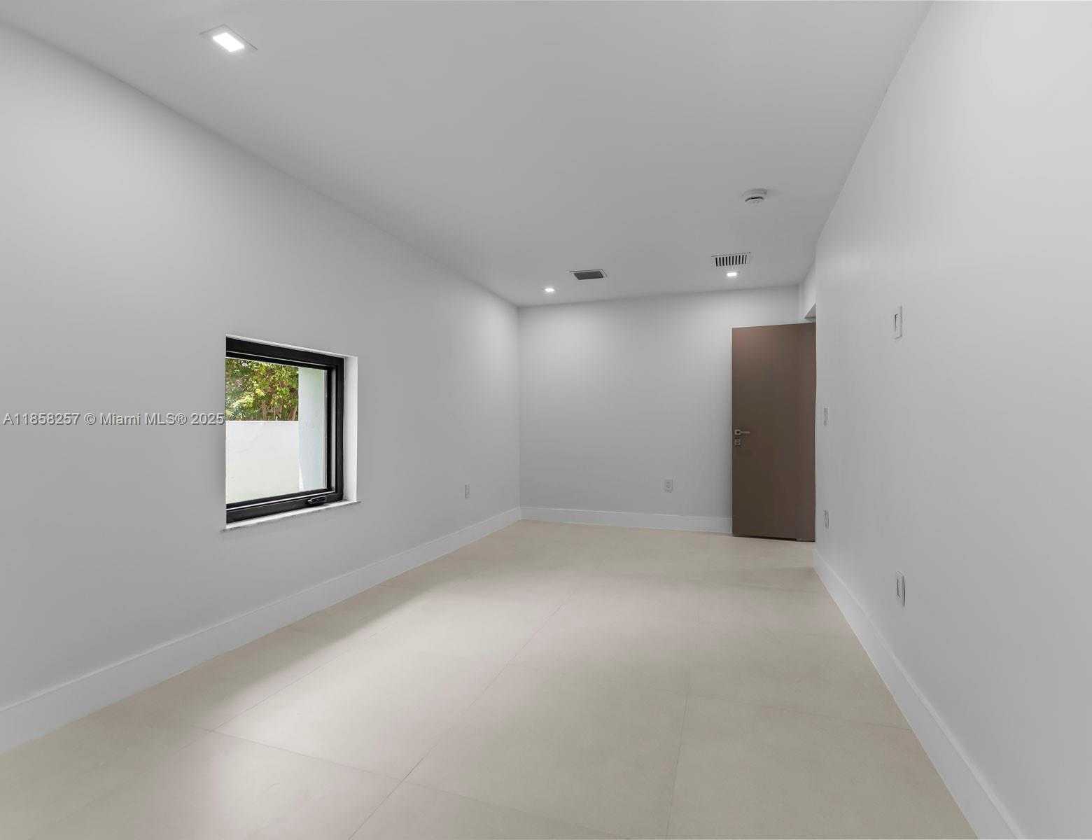 Small Image of 1221 BIARRITZ DR, Miami Beach Number 28