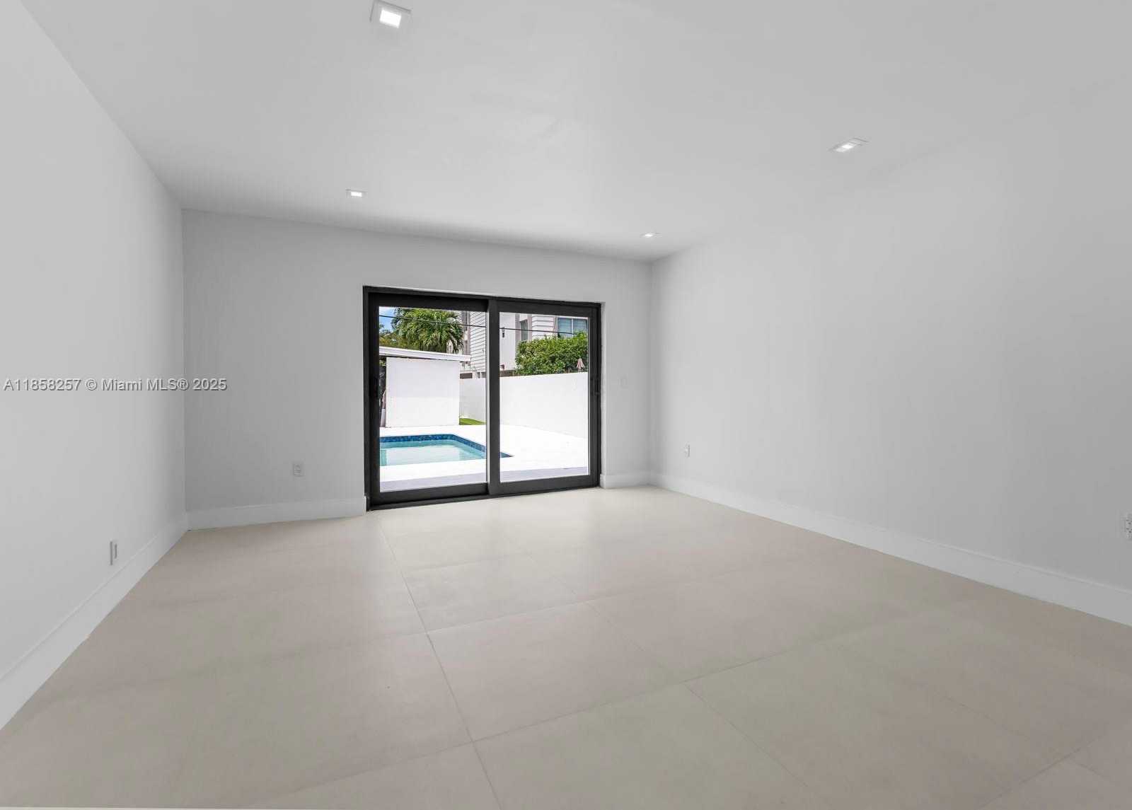 Small Image of 1221 BIARRITZ DR, Miami Beach Number 32