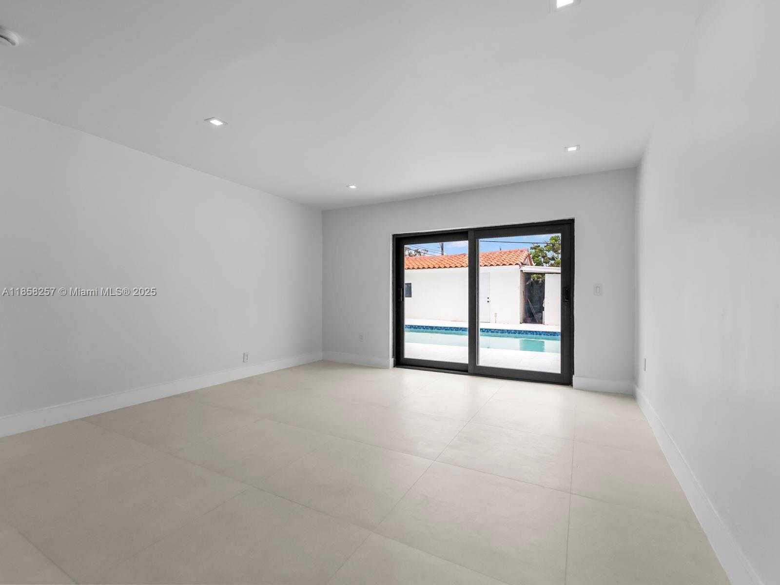 Small Image of 1221 BIARRITZ DR, Miami Beach Number 33