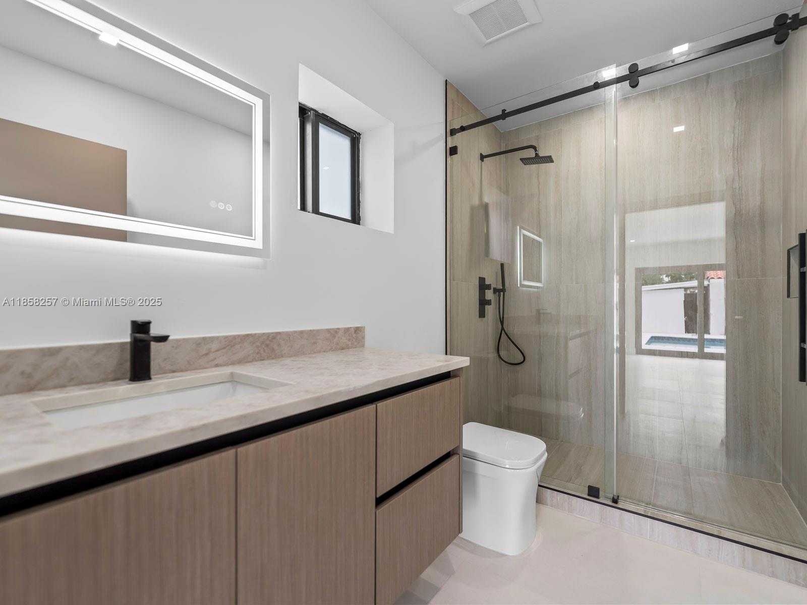 Small Image of 1221 BIARRITZ DR, Miami Beach Number 35