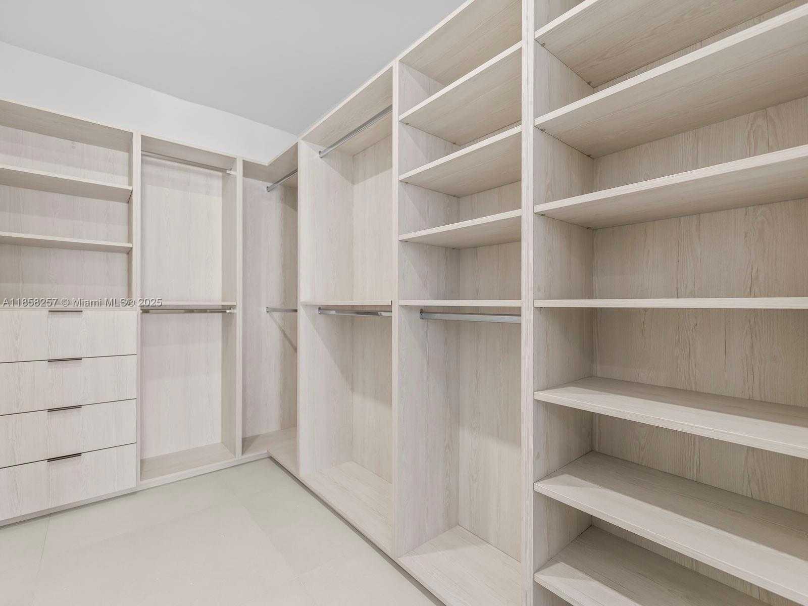 Small Image of 1221 BIARRITZ DR, Miami Beach Number 36