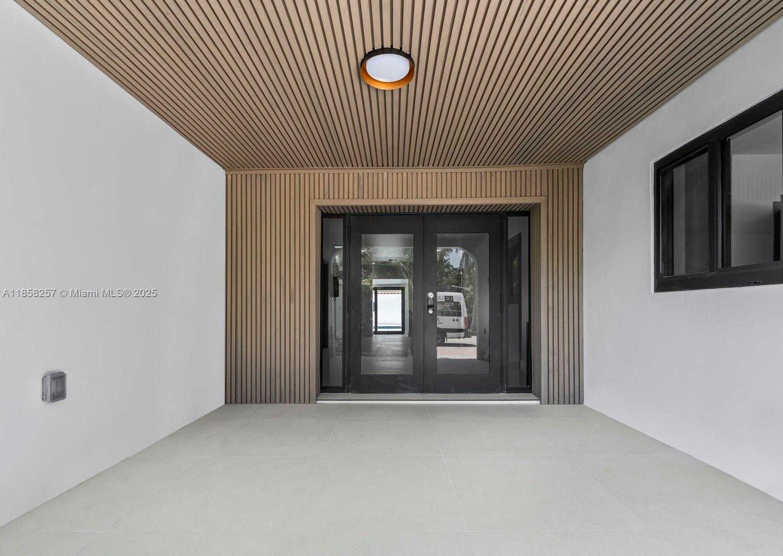 Small Image of 1221 BIARRITZ DR, Miami Beach Number 42