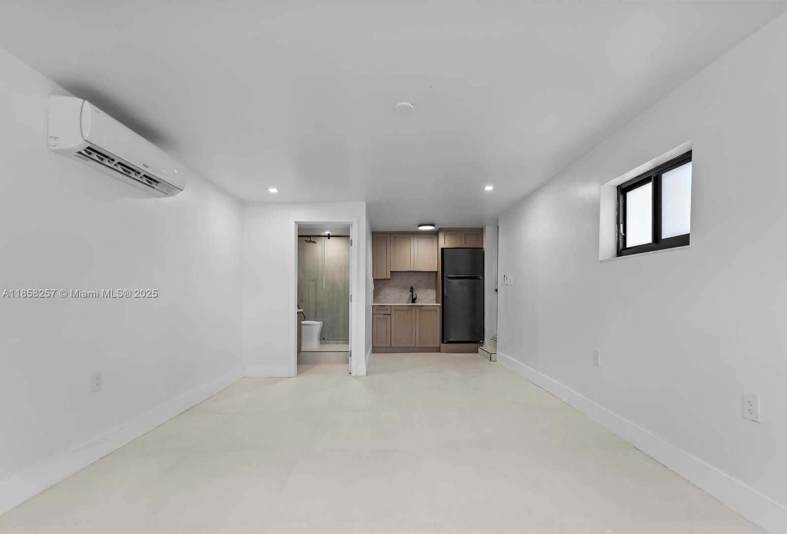 Small Image of 1221 BIARRITZ DR, Miami Beach Number 45