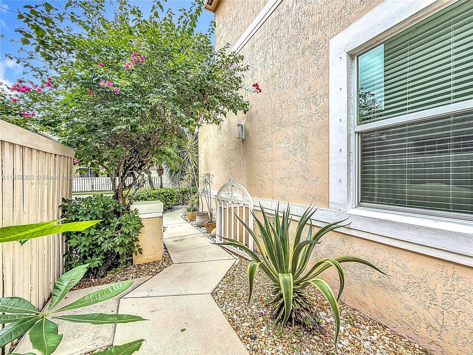 Small Image of 15329 SOUTH WEST 51ST ST, Davie Number 3