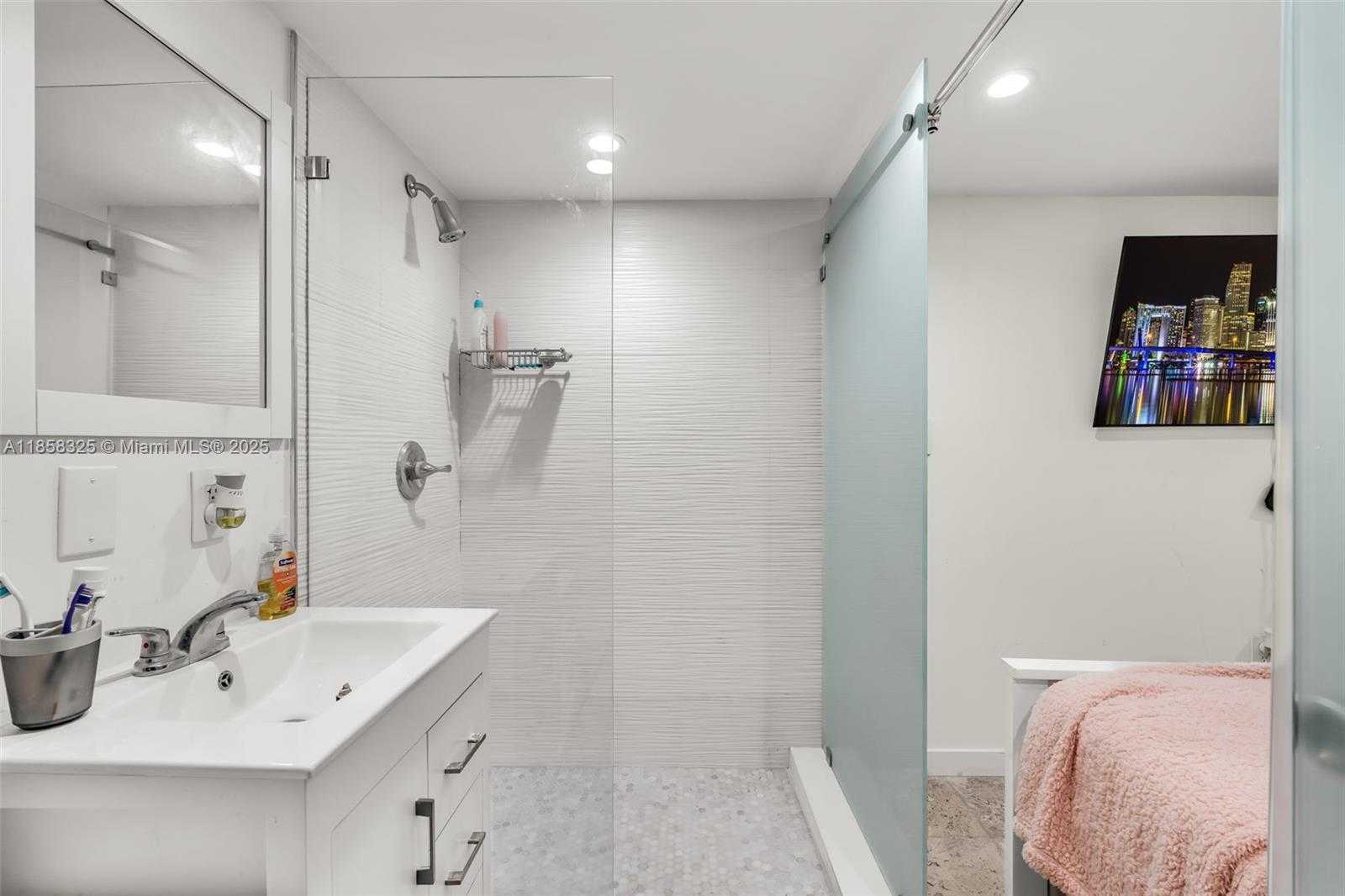 Small Image of 285 WEST ENID DR, Key Biscayne Number 22