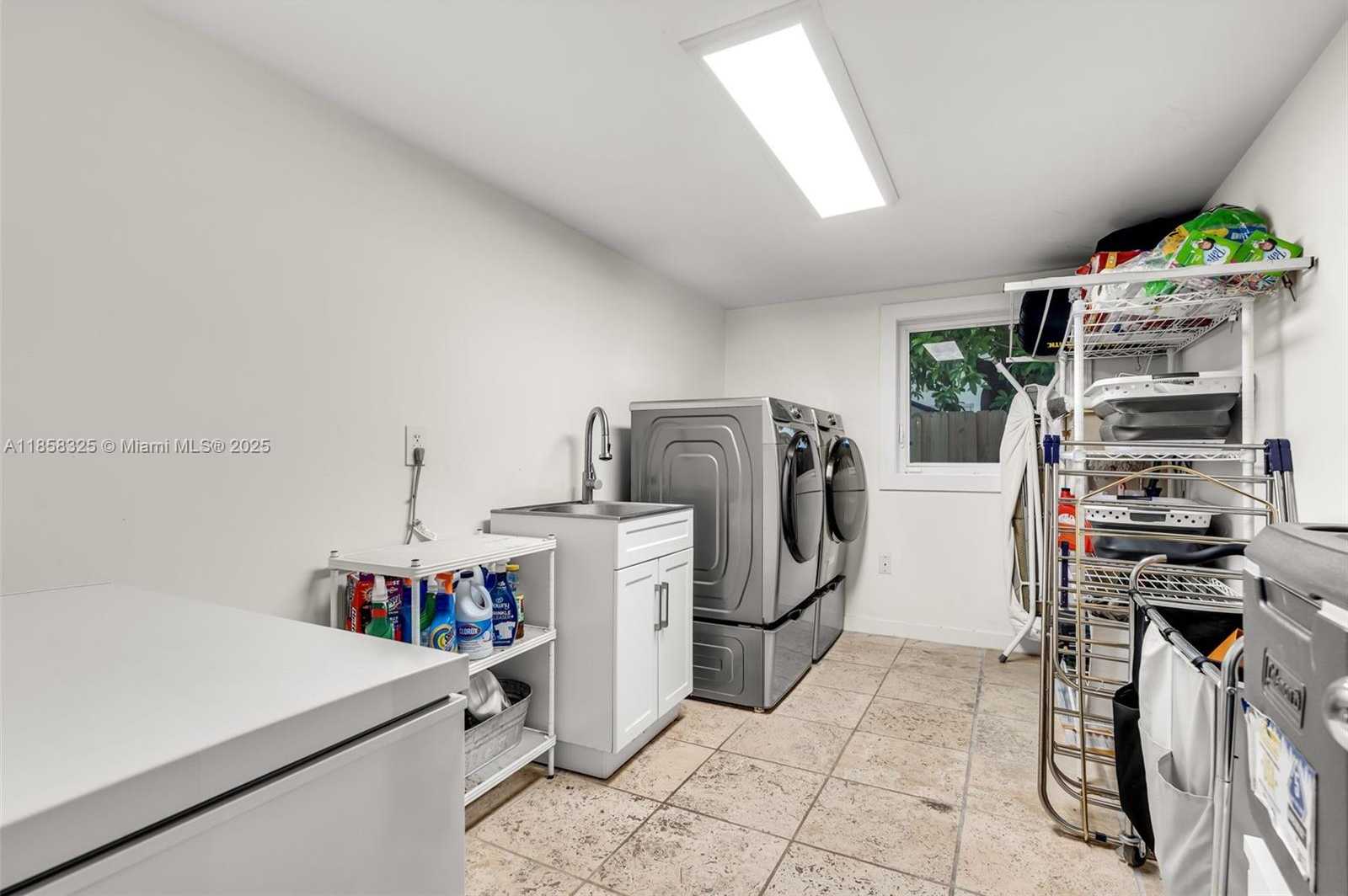 Small Image of 285 WEST ENID DR, Key Biscayne Number 24