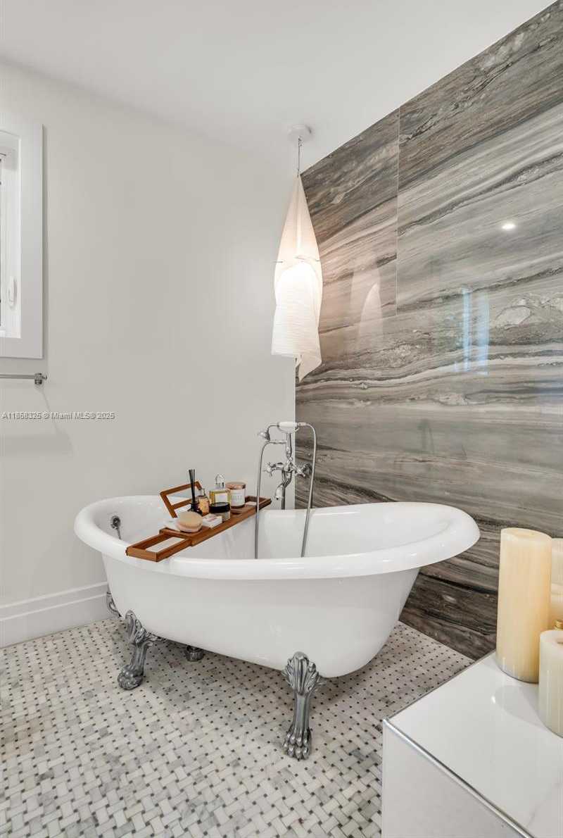 Small Image of 285 WEST ENID DR, Key Biscayne Number 30