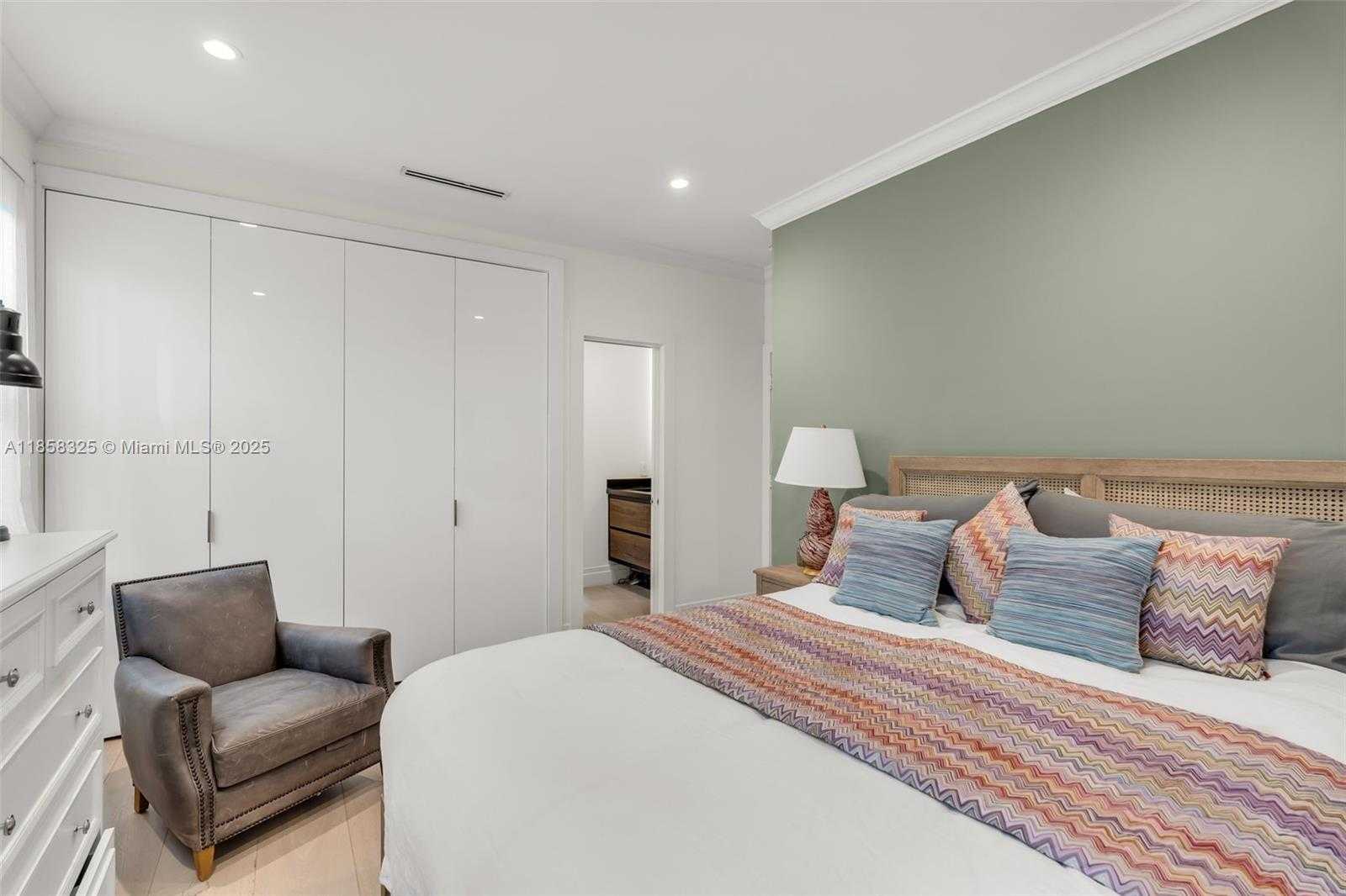 Small Image of 285 WEST ENID DR, Key Biscayne Number 35