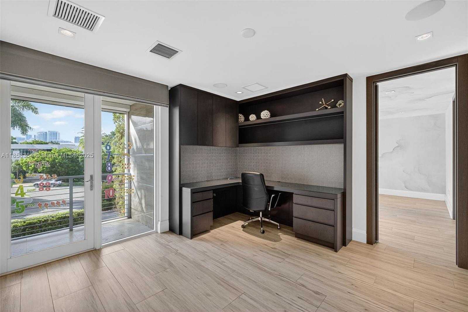 Small Image of Fort Lauderdale Number 30