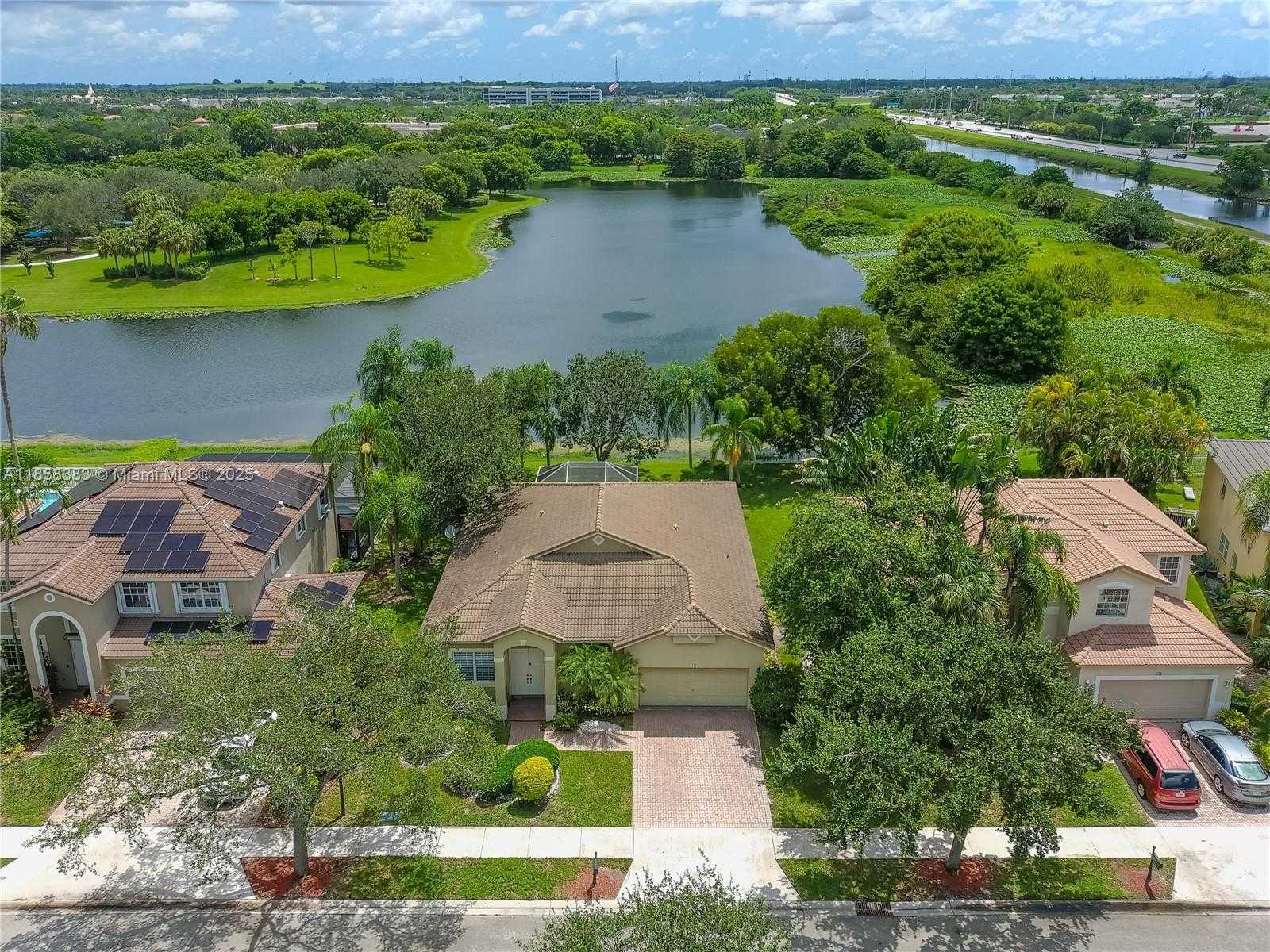 Small Image of 4310 DIAMOND WAY, Weston Number 2