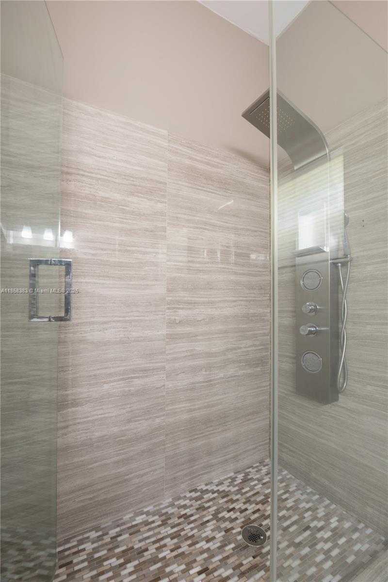 Small Image of 4310 DIAMOND WAY, Weston Number 25