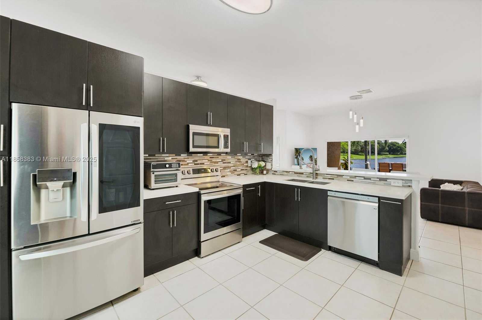 Small Image of 4310 DIAMOND WAY, Weston Number 5