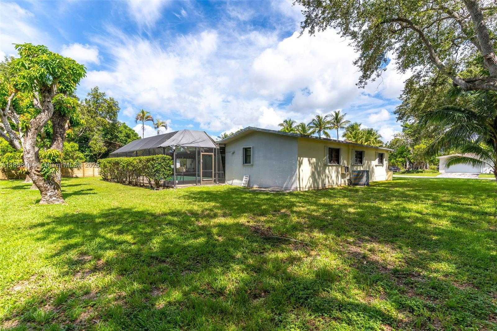 Small Image of 8340 SOUTH WEST 154TH TER, Palmetto Bay Number 2