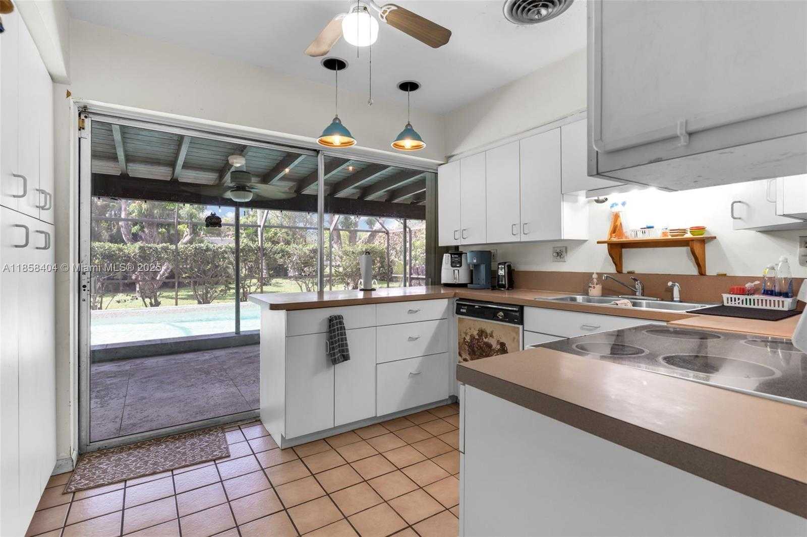 Small Image of 8340 SOUTH WEST 154TH TER, Palmetto Bay Number 6