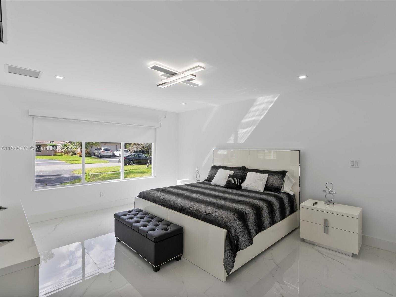 Small Image of 4901 SOUTH GRANT ST, Hollywood Number 7