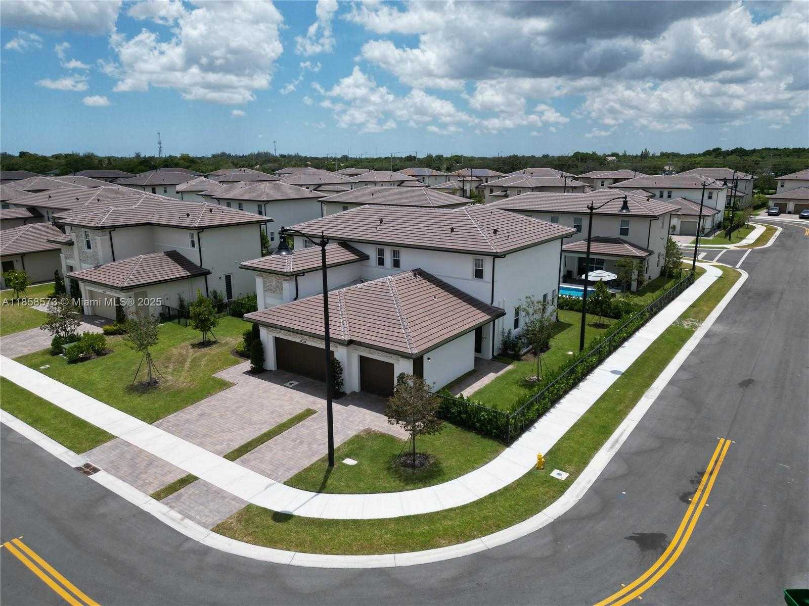 Small Image of 12336 SOUTH WEST 43RD CT, Davie Number 31