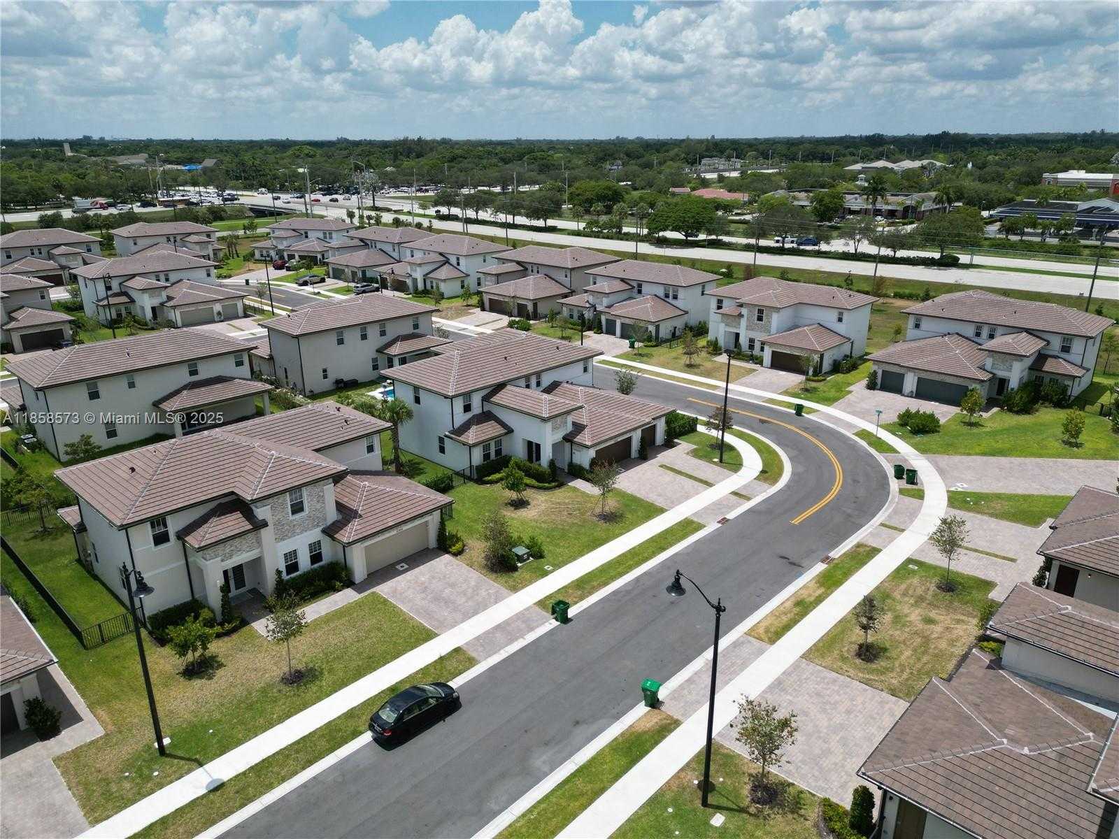 Small Image of 12336 SOUTH WEST 43RD CT, Davie Number 33