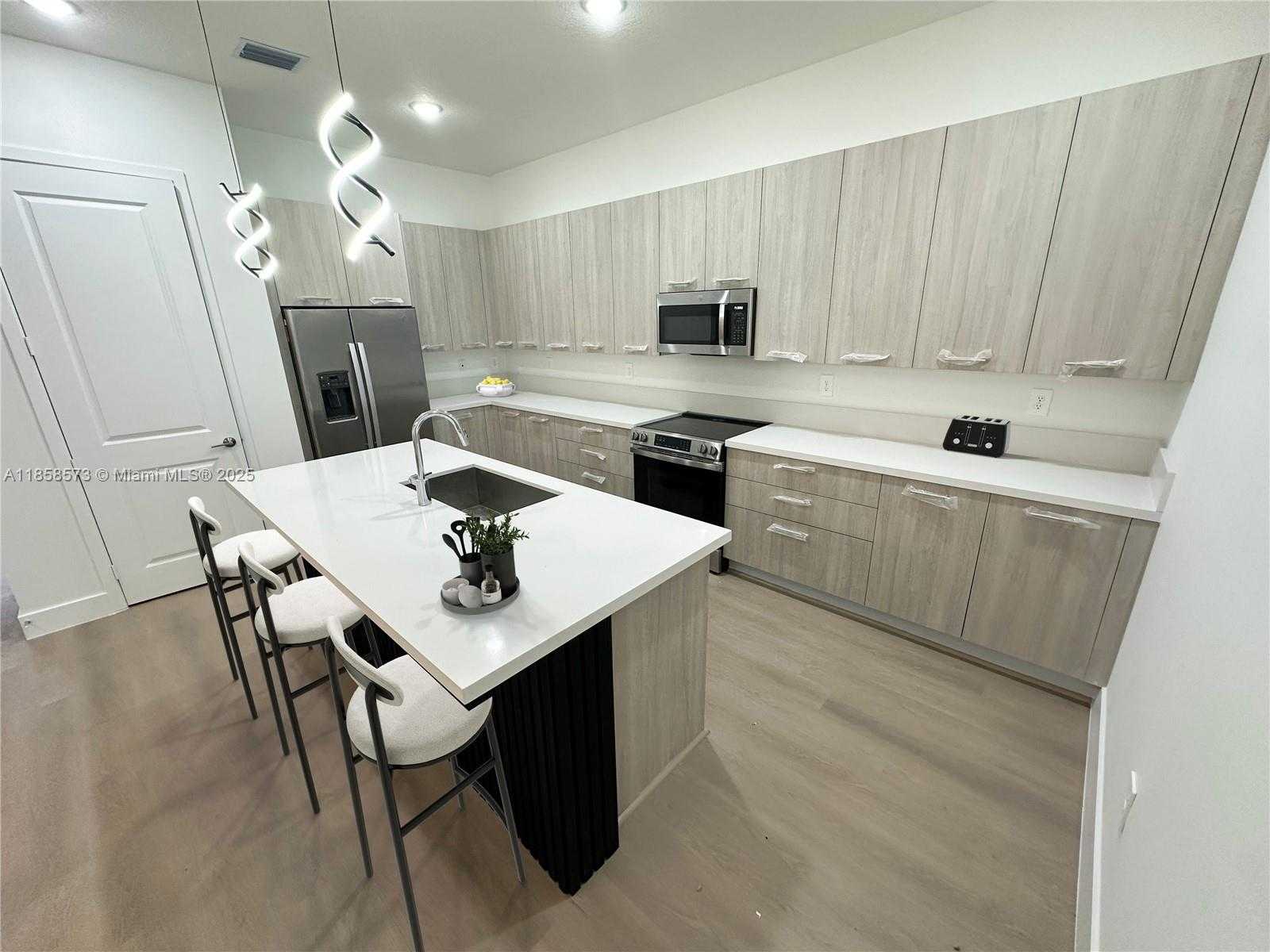 Small Image of 12336 SOUTH WEST 43RD CT, Davie Number 7