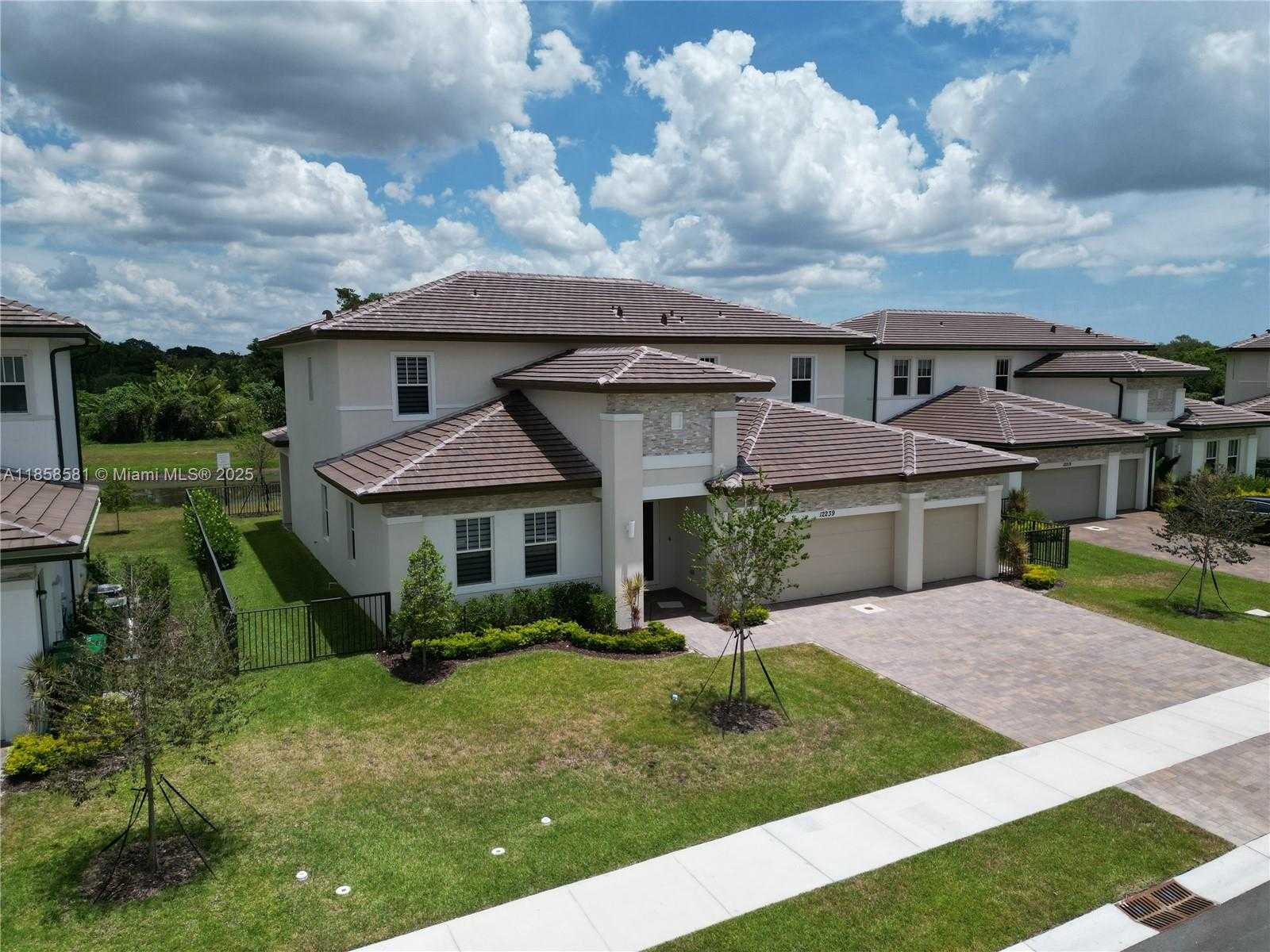 Small Image of 12239 SOUTH WEST 43RD ST, Davie Number 3