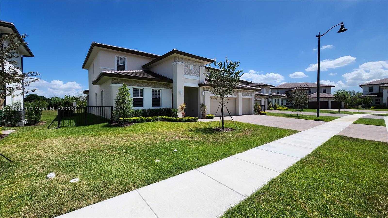 Small Image of 12239 SOUTH WEST 43RD ST, Davie Number 32