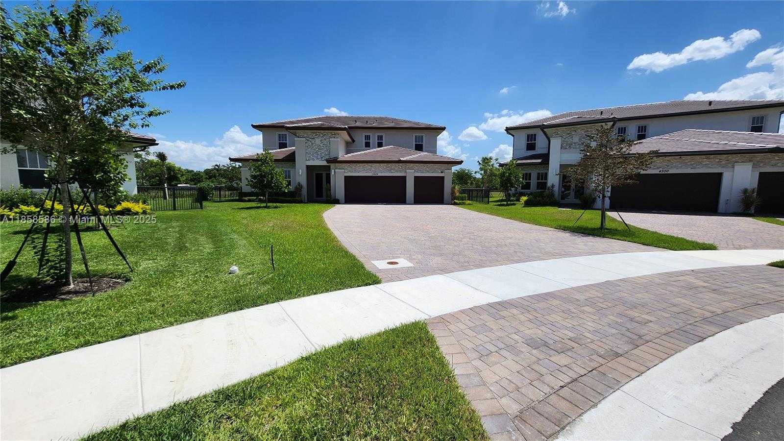Small Image of 12209 SOUTH WEST 43RD ST, Davie Number 2