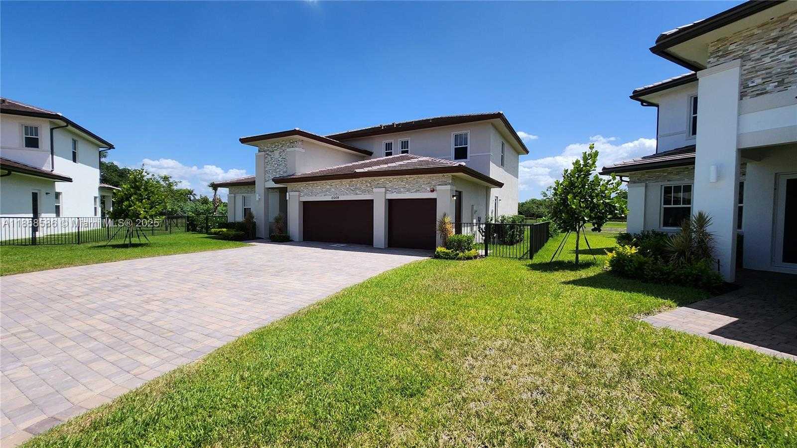 Small Image of 12209 SOUTH WEST 43RD ST, Davie Number 29