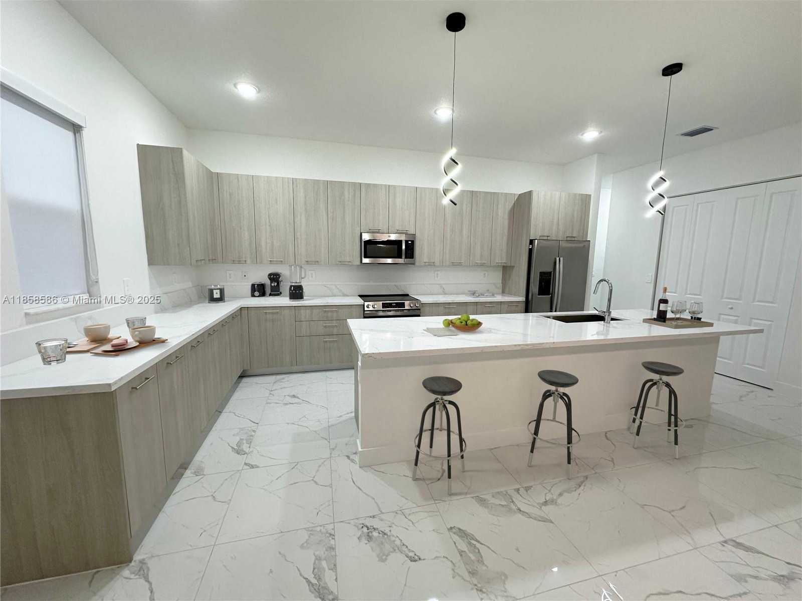 Small Image of 12209 SOUTH WEST 43RD ST, Davie Number 8