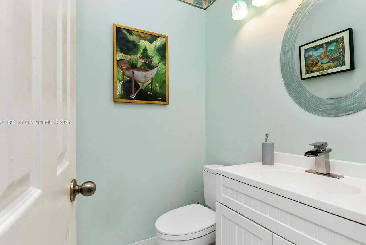 Small Image of 720 VERONA LAKE DR, Weston Number 10