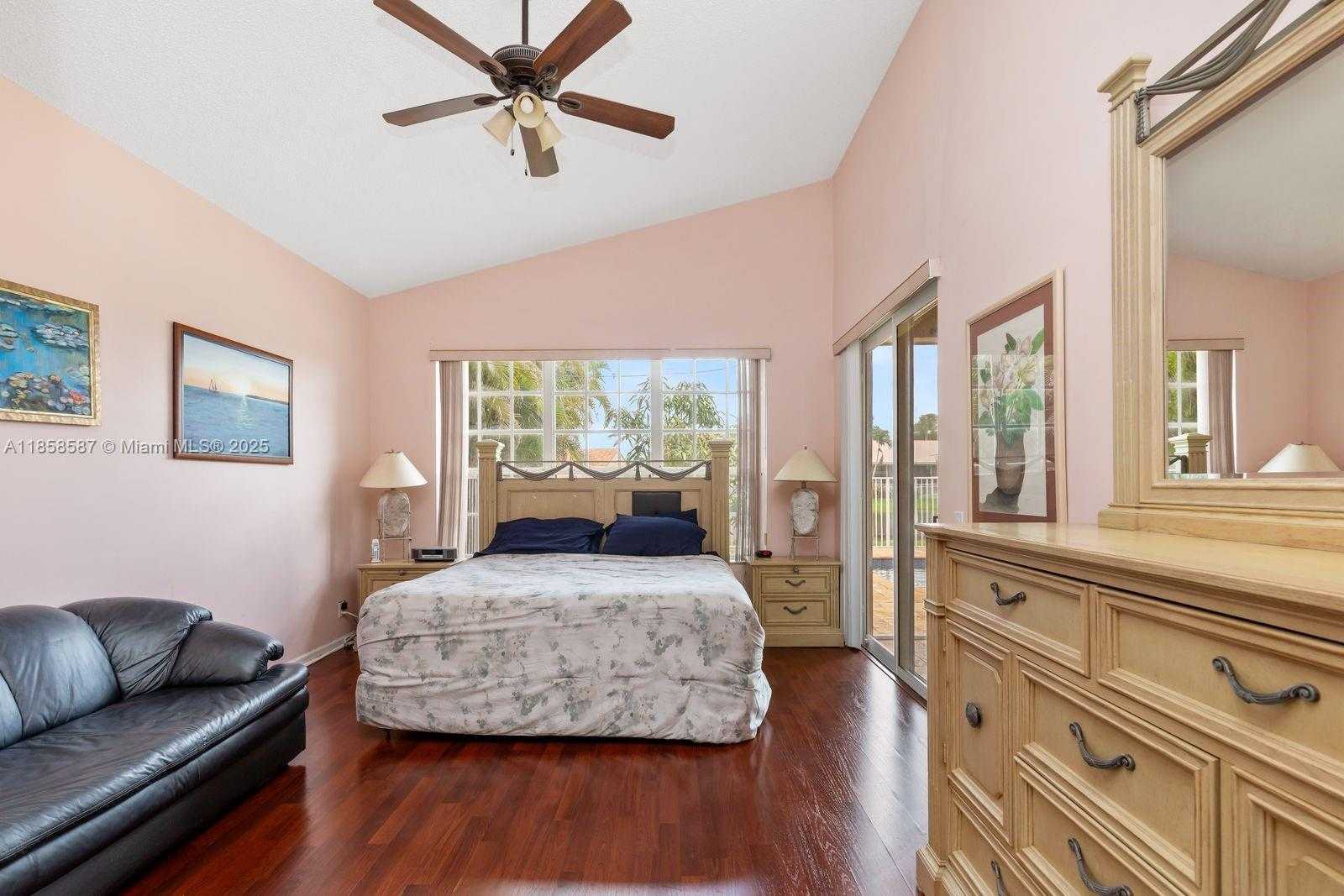 Small Image of 720 VERONA LAKE DR, Weston Number 11