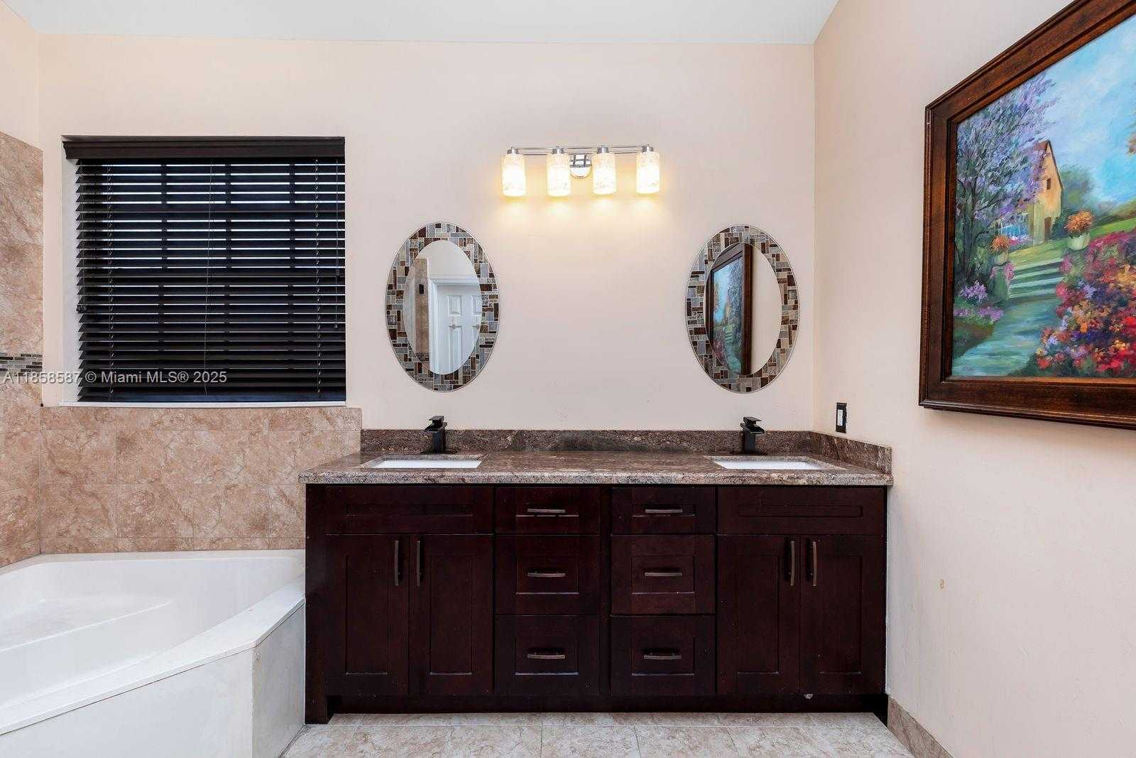 Small Image of 720 VERONA LAKE DR, Weston Number 12